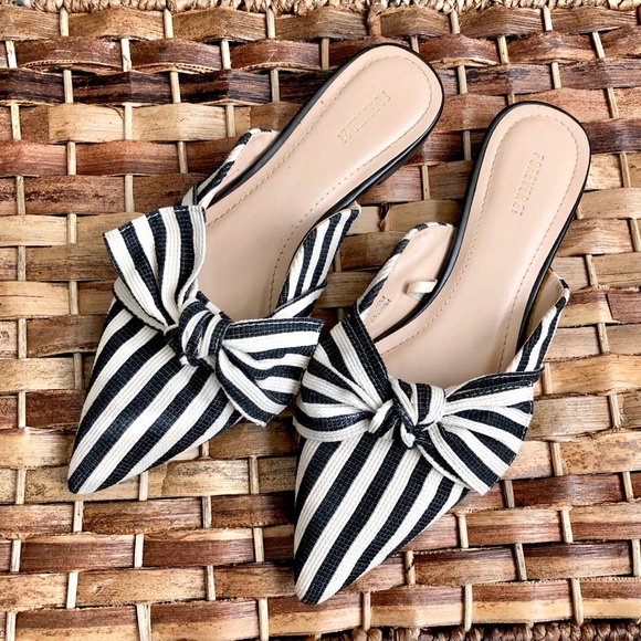 Forever 21 Shoes - NWOT Forever 21 Parisian Bow Slides